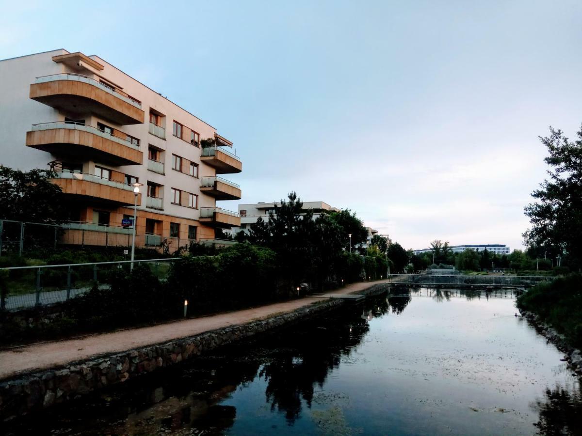 M&r Apartament: Airport-adjacent Business With Terrace * Warsaw